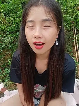 HeresThuy22 live cam on StripChat