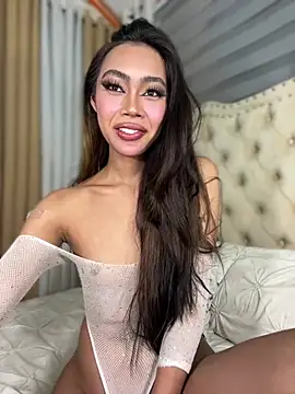 Innocent_yanixx69 live cam on StripChat