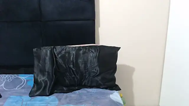 SweetHotBabby18 webcam
