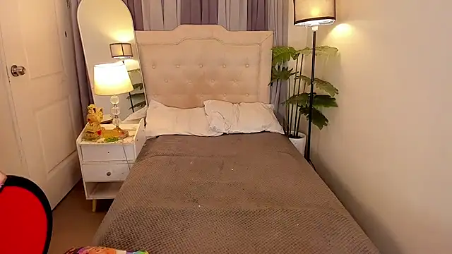 HugeCocoCock webcam