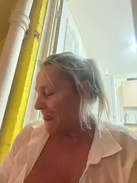 Blondnboujee53
