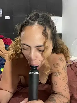 Chloe_Leaozinho live sex cam