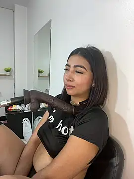 cherry_skinnyy_ live cam on StripChat