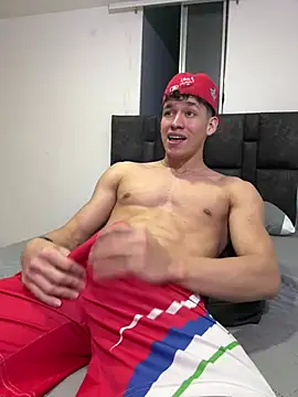 Luke_Muscle webcam