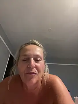 Blondnboujee53