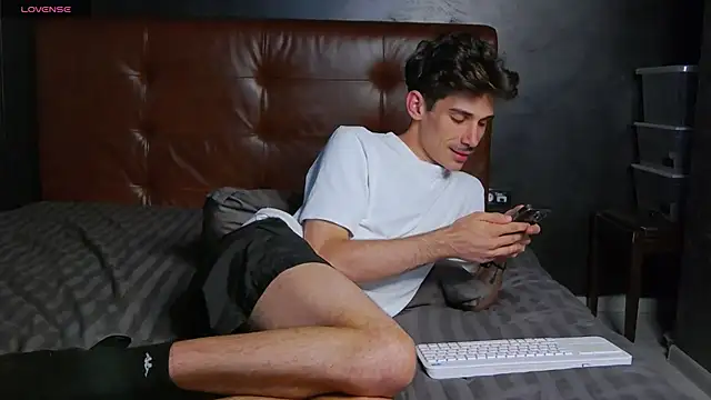 DanielCrush1 live cam on StripChat