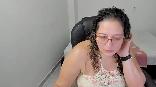 alejandra_milf_ live cam on StripChat