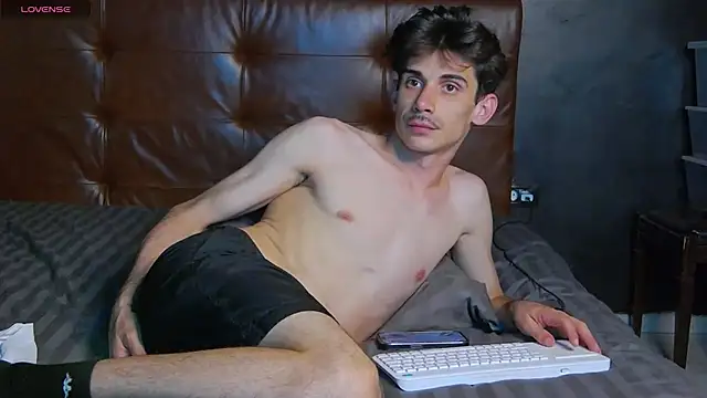 DanielCrush1 live cam on StripChat