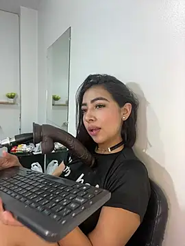 cherry_skinnyy_ live cam on StripChat