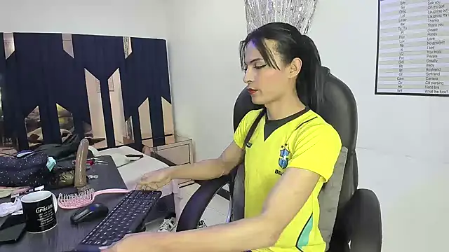 Model: Aisha_hotts777