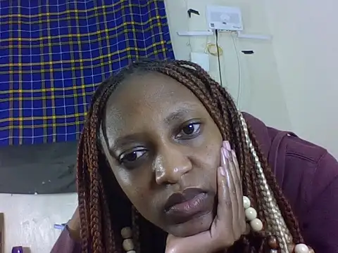 yummyqueenk live cam on StripChat