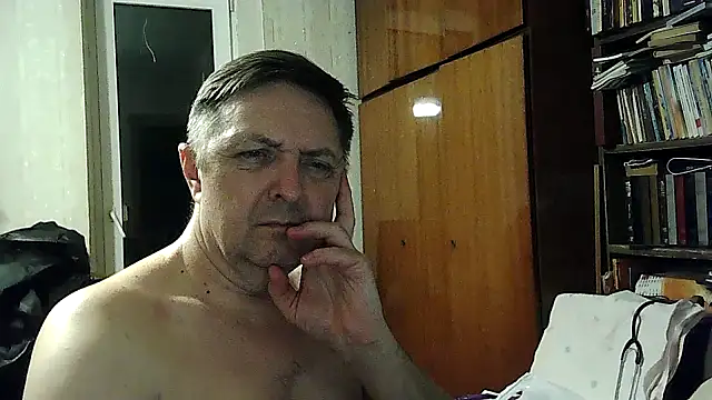 Pokaz2020 live cam on StripChat