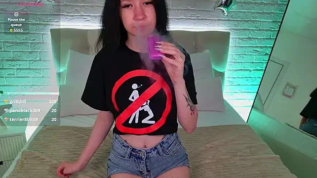 Mi_Mi_Mia live cam on StripChat