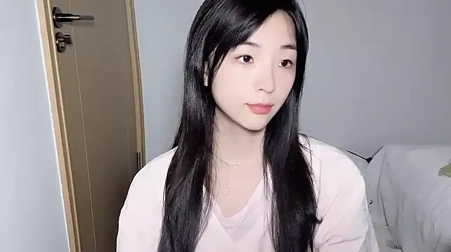 louise-3 (F young) - 屁屁涂精油