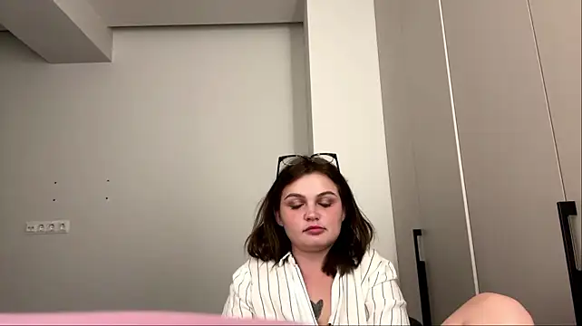 SonjaHarriet live cam on StripChat