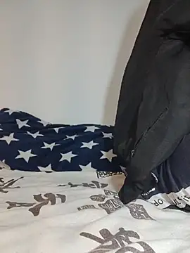 Edward03Roldan live cam on StripChat