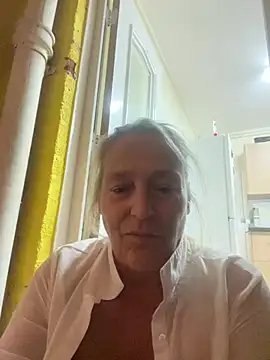 Blondnboujee53