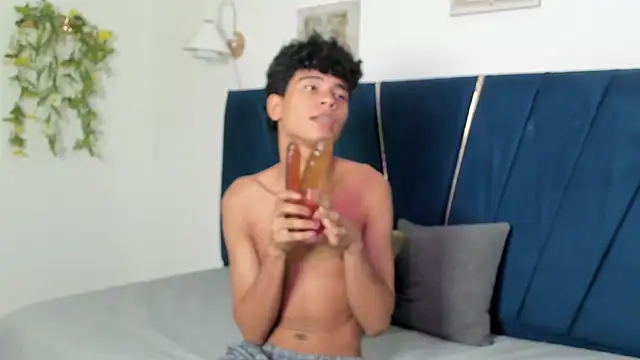 jacob_cum23 live cam on StripChat