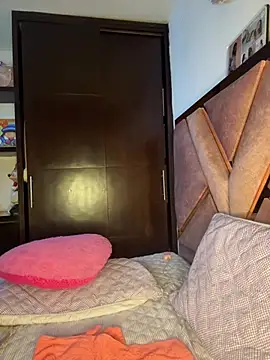 Mia-Lorette live webcam