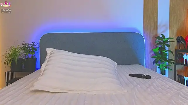 Kira_from_UA live webcam