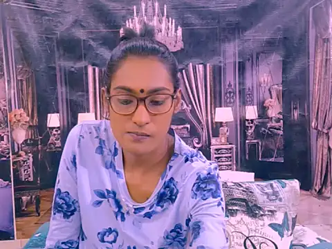 IndianRebel4u2Luv webcam