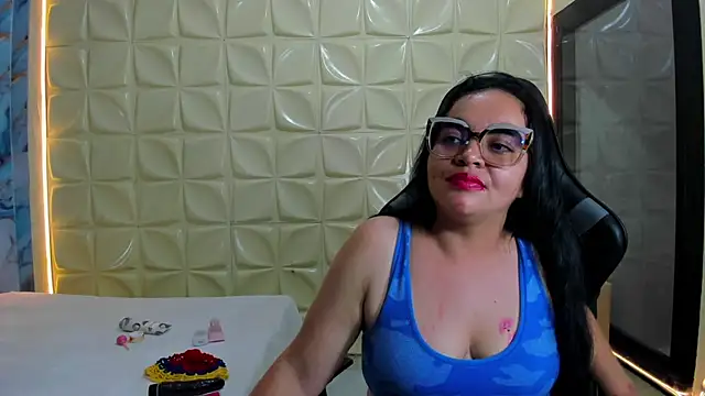 megan_glenda live cam on StripChat