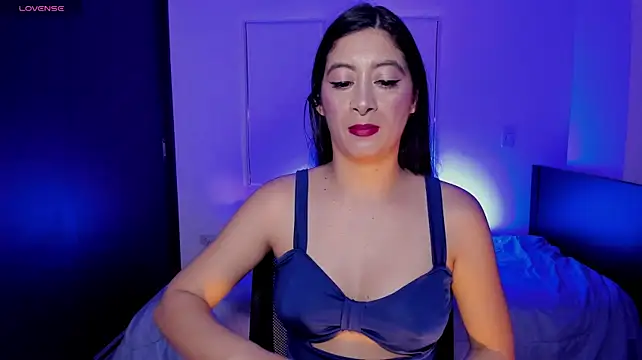 MeganWhite3 live cam on StripChat