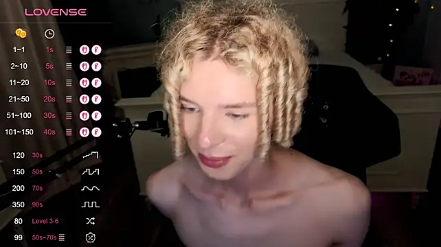 Kudi_Minnt live cam on StripChat