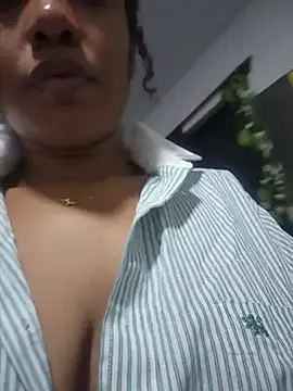 mia_rouxx1 live cam on StripChat