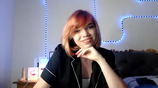 olivka-flower live cam on StripChat