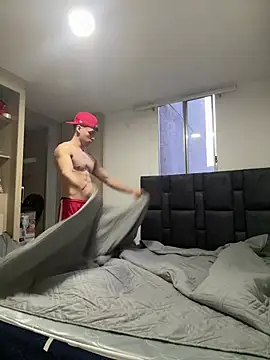 Luke_Muscle webcam