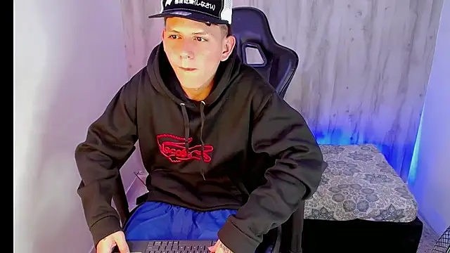 hot_athletes_ (M twink) - show cum in