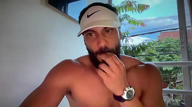 romeolovedark live cam on StripChat
