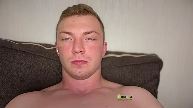 iron__chap live cam on StripChat