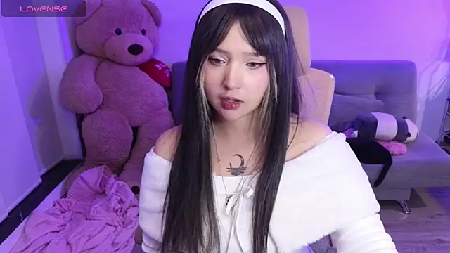 KuroChan420 live cam on StripChat