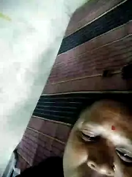 Loomaraj live cam on StripChat
