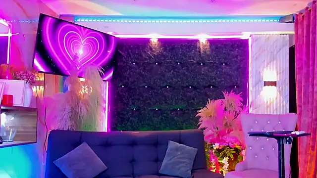 Queens_Wonders_Blonders live cam on StripChat
