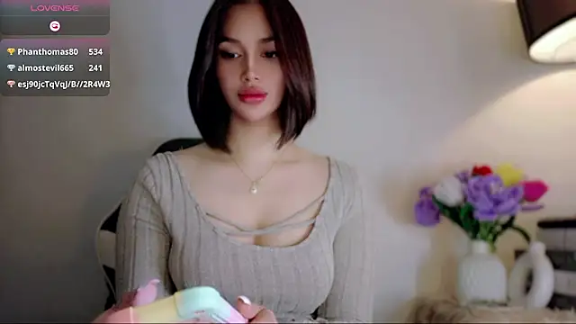 Anna_HollyDoll live cam on StripChat