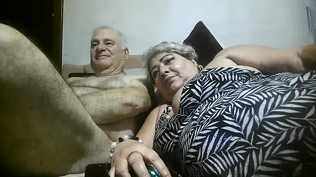 bialoba7 live cam on StripChat