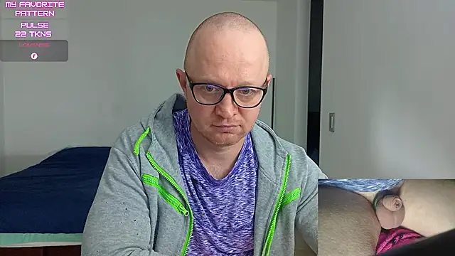 kevintyler69 live cam on StripChat