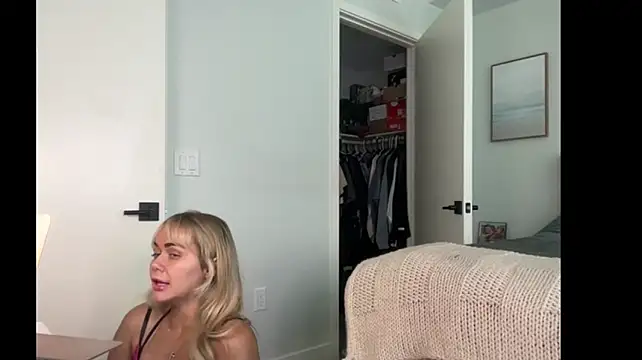 ElenaErickson live cam on StripChat