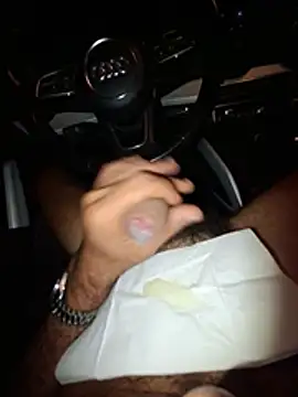 Nzino1983 live cam on StripChat
