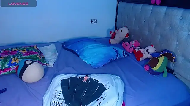 Pamelanicole live cam on StripChat