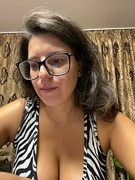 NadiraNoor webcam