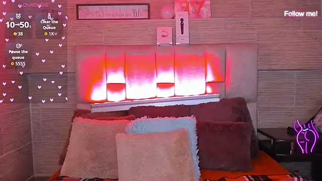 mia_devine_ webcam