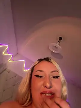 NibiruNairobi69 live cam on StripChat