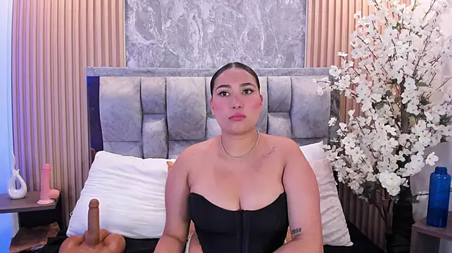 Sulay_Kim live cam on StripChat