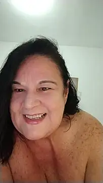 Yaya_Mineira live cam on StripChat