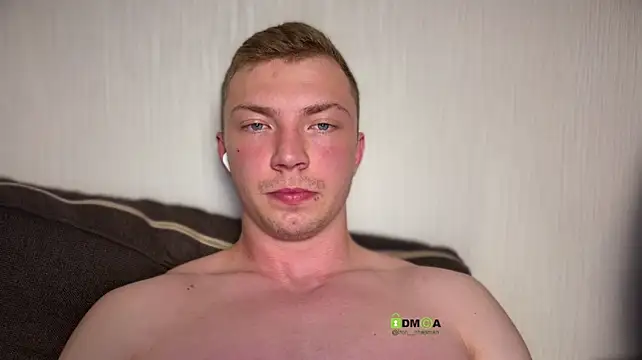 iron__chap live cam on StripChat