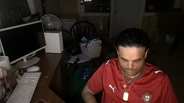 icebergslim281 live cam on StripChat